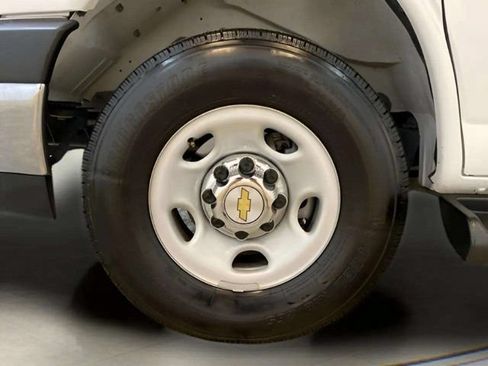 Used 2025 Chevrolet Express 3500 LT w/ LT Preferred Equipment Group RWD image 69