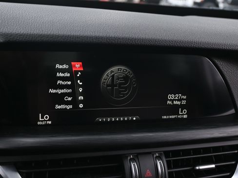 Used 2018 Alfa Romeo Stelvio AWD image 19