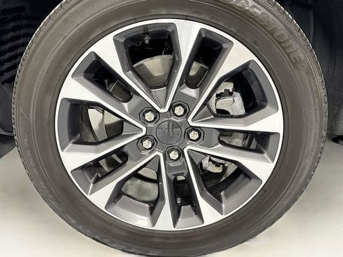 Used 2025 Jeep Grand Cherokee L Overland image 32