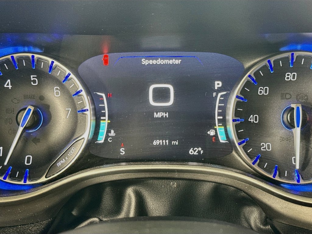 Used 2024 Chrysler Pacifica Touring-L FWD image 12