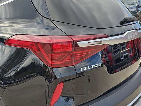 Used 2022 Kia Seltos EX image 38