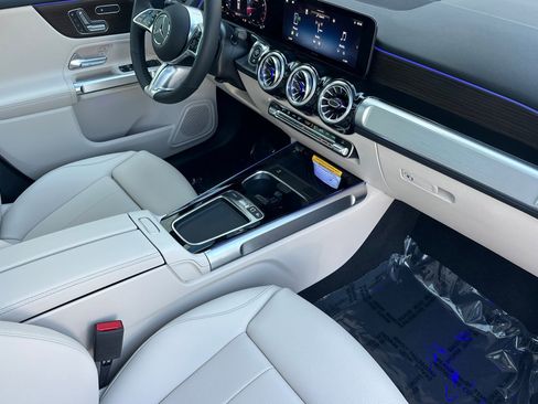 New 2025 Mercedes-Benz GLB 250 4MATIC image 16