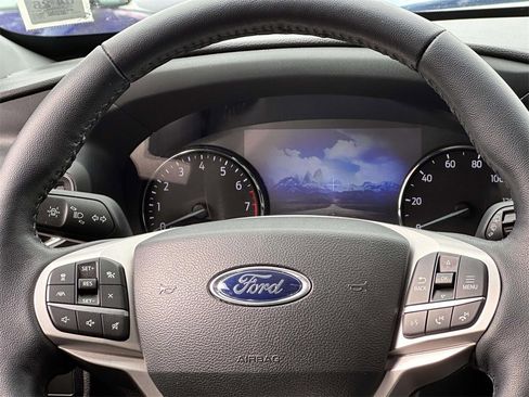Used 2022 Ford Explorer XLT w/ Equipment Group 202A image 17
