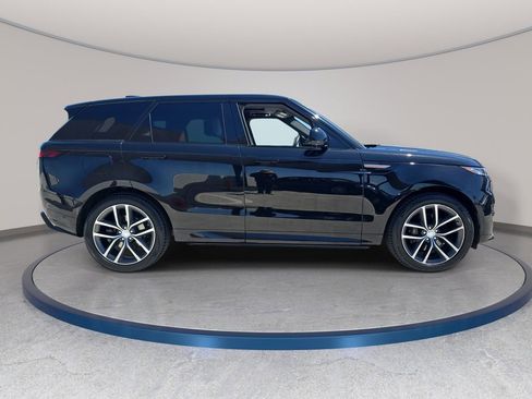 Used 2023 Land Rover Range Rover Sport SE Dynamic image 4
