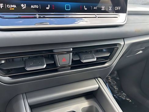New 2026 Volkswagen Tiguan SE AWD/4WD image 31