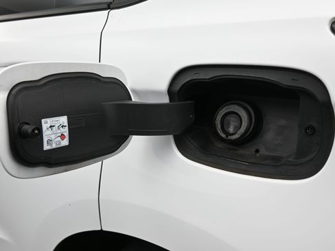 Used 2021 Ford Edge SE image 11