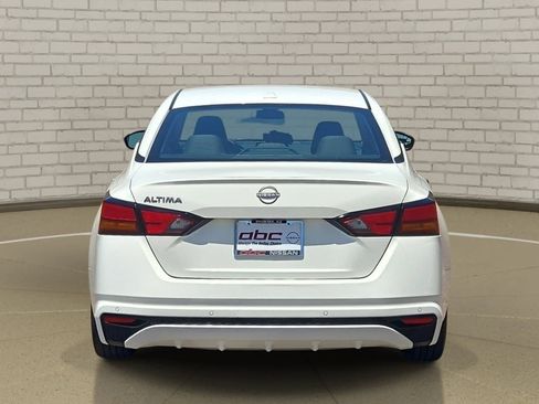 Used 2025 Nissan Altima 2.5 SV FWD image 6