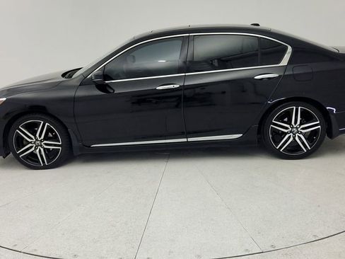 Used 2016 Honda Accord Touring image 5