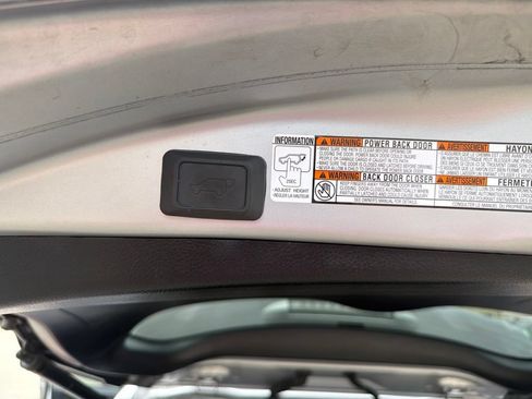 Used 2018 Toyota RAV4 XLE FWD image 31