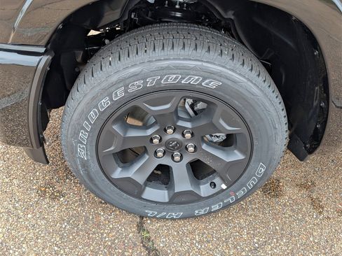 New 2026 RAM 1500 4x4 Crew Cab image 32