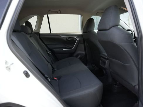 Used 2019 Toyota RAV4 LE FWD image 20