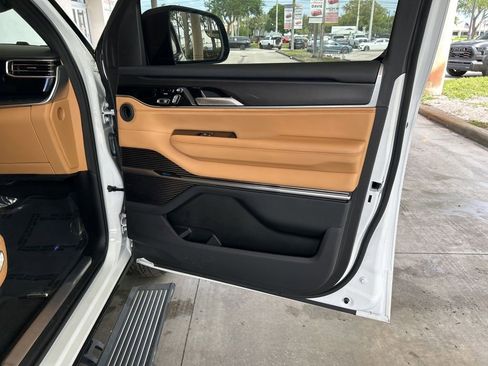 Used 2025 Jeep Grand Wagoneer L Series III w/ Rear Seat Video Group 1 AWD/4WD image 31