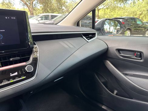 Used 2025 Toyota Corolla LE FWD image 33
