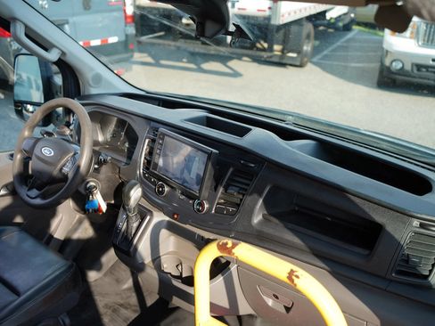 Used 2021 Ford Transit 350 DRW RWD image 2