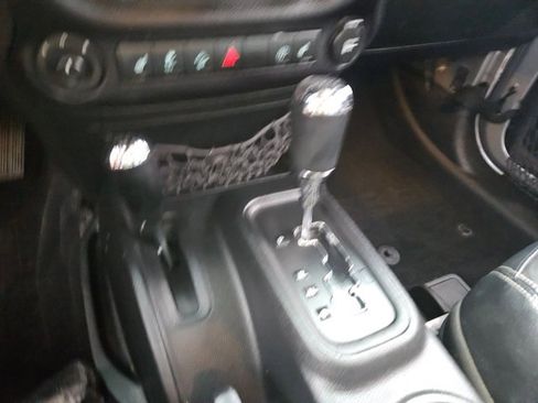 Used 2016 Jeep Wrangler Rubicon image 16