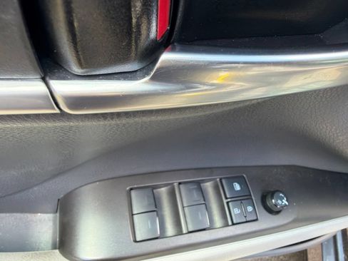 Used 2021 Toyota Camry LE w/ Convenience Package FWD image 12
