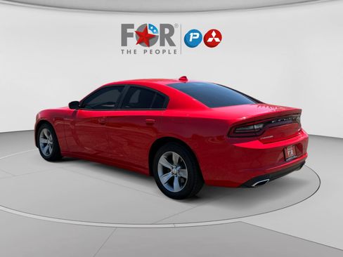 Used 2017 Dodge Charger SXT RWD image 3