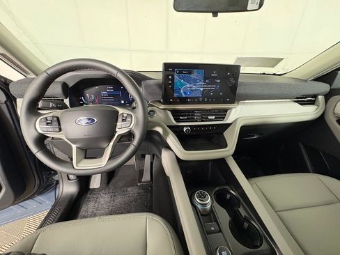 New 2026 Ford Explorer Active w/ Active Comfort Package RWD image 7