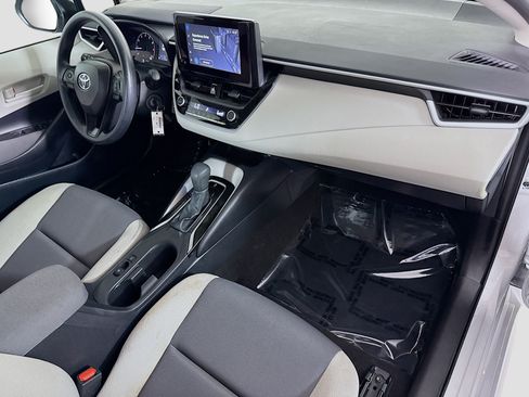 Used 2025 Toyota Corolla LE FWD image 29