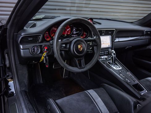 Used 2018 Porsche 911 GT3 RWD image 4
