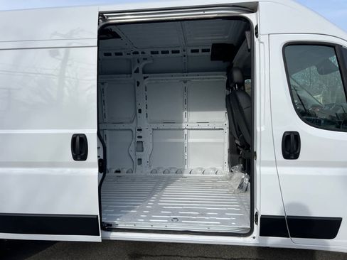 Used 2025 RAM ProMaster 3500 w/ Convenience Group image 28