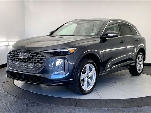 Certified 2025 Audi Q5 Premium Plus w/ Premium Plus AWD/4WD image 2