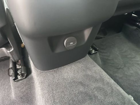 Certified 2023 Volvo XC60 B5 Core w/ Climate Package image 15