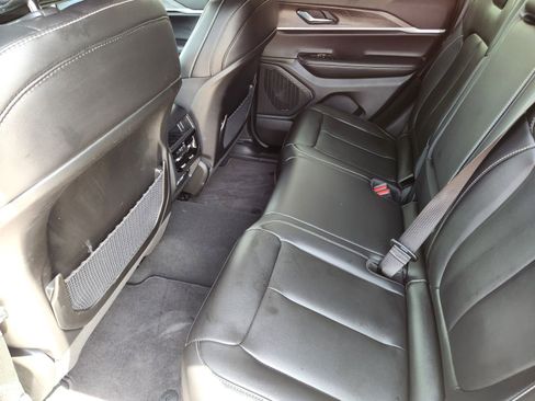 Used 2025 Jeep Grand Cherokee Limited RWD image 32