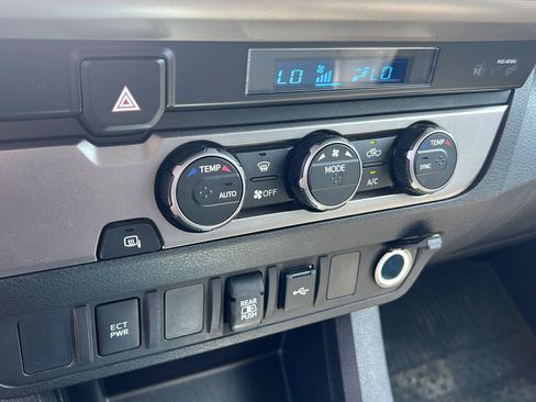Used 2022 Toyota Tacoma SR5 RWD image 17
