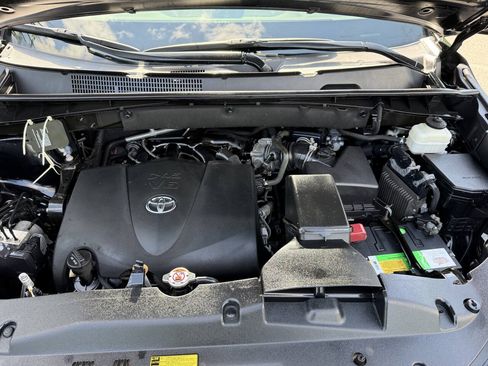 Used 2019 Toyota Highlander XLE AWD/4WD image 39
