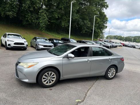 Used 2015 Toyota Camry LE FWD image 6