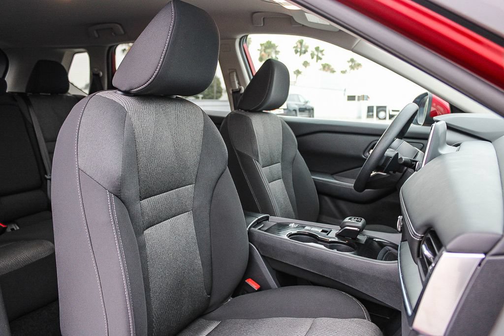 Used 2024 Nissan Rogue SV FWD image 17