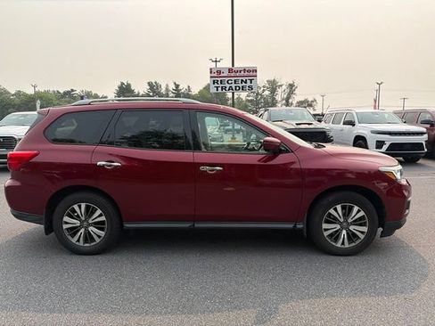 Used 2019 Nissan Pathfinder SL AWD/4WD image 10