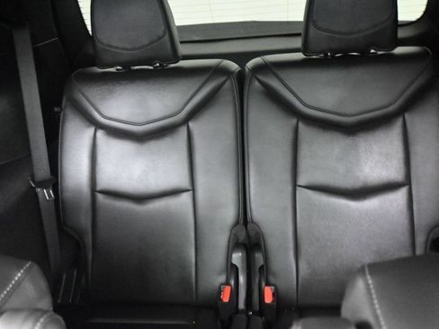 Used 2022 Cadillac XT6 Premium Luxury w/ Technology Package FWD image 3