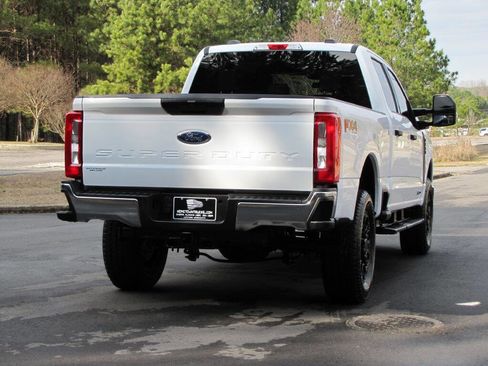 Used 2024 Ford F250 XLT w/ FX4 Off-Road Package image 12