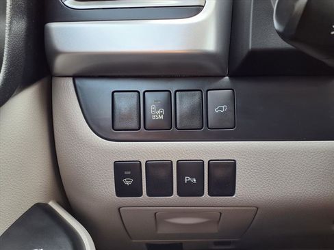 Used 2016 Toyota Highlander Limited image 9