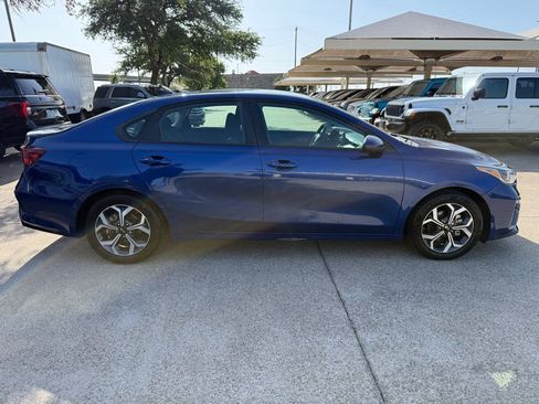 Used 2021 Kia Forte LXS FWD image 8