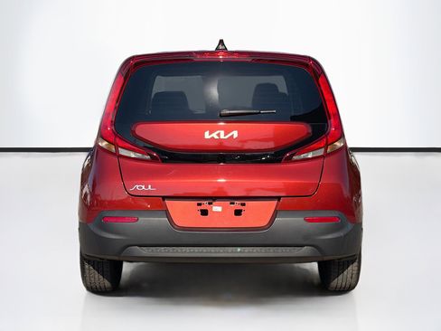 Used 2022 Kia Soul LX image 4