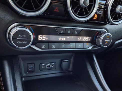 Used 2024 Nissan Sentra SR w/ SR Premium Package image 19