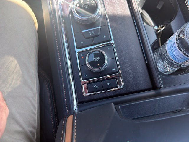 Used 2023 Ford Expedition Platinum AWD/4WD image 17