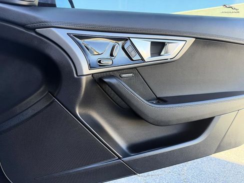 Used 2017 Jaguar F-TYPE Premium image 28