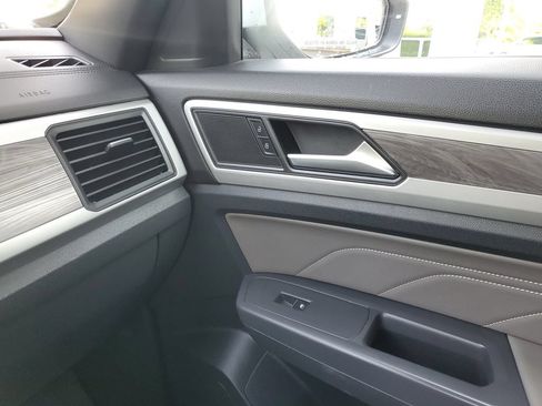 Used 2021 Volkswagen Atlas Cross Sport SE AWD/4WD image 32