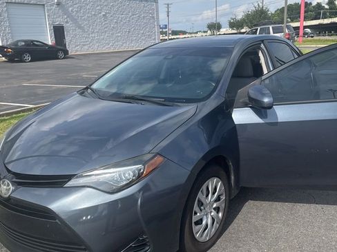 Used 2018 Toyota Corolla LE FWD image 1