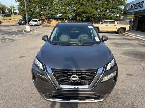 Used 2023 Nissan Rogue SV FWD image 10