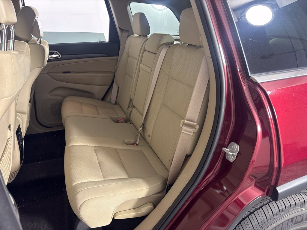 Used 2018 Jeep Grand Cherokee Laredo AWD/4WD image 13