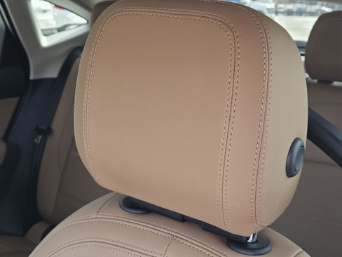 Used 2023 Jaguar E-PACE SE image 17