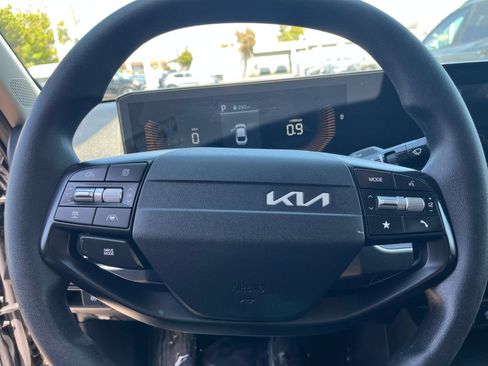 Used 2025 Kia K4 FWD image 29
