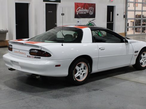 Used 1997 Chevrolet Camaro Z28 w/ Preferred Equipment Group 2 RWD image 16