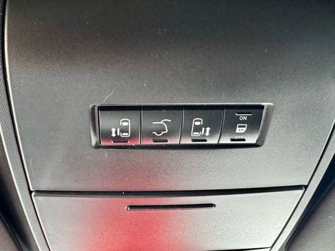 Used 2018 Dodge Grand Caravan SXT image 14