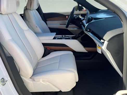 New 2026 Cadillac Vistiq Luxury AWD/4WD image 18